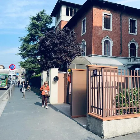 Luxury House Dergano Apartament *